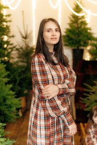 Setul mamă-fiică Scorțișoară, rochii perfecte pentru Crăciun 2024, potrivite și pentru gravide, pentru amintiri memorabile.